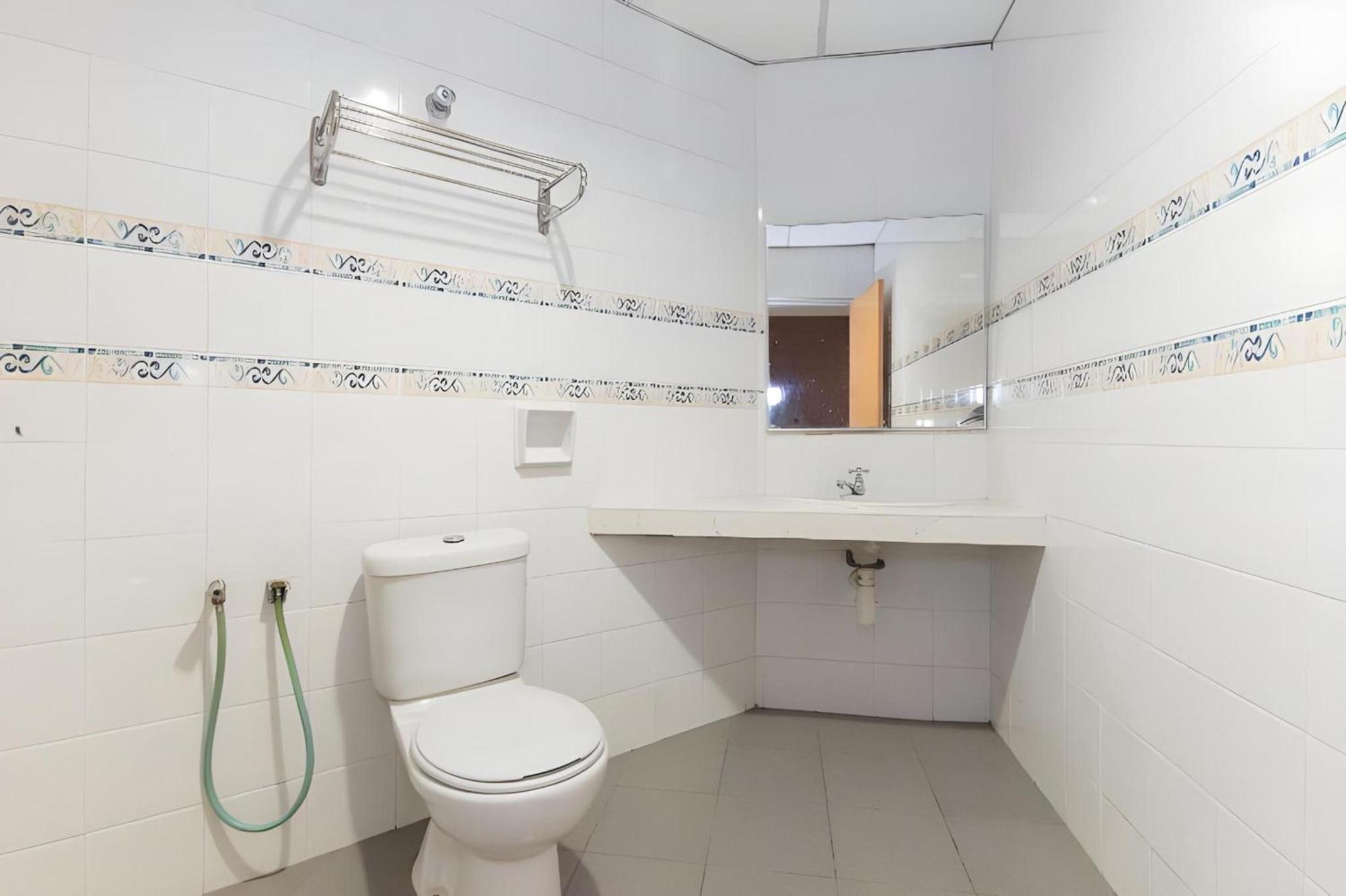 Super Oyo 447 Comfort Hotel Meru クラン エクステリア 写真