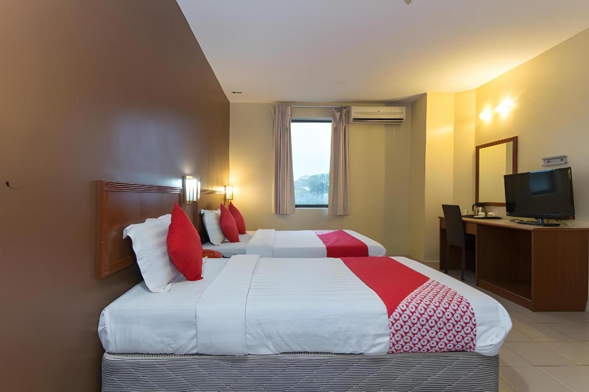 Super Oyo 447 Comfort Hotel Meru クラン エクステリア 写真