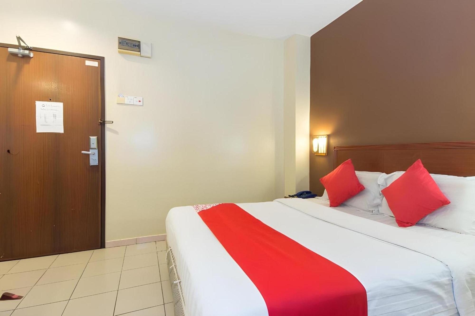 Super Oyo 447 Comfort Hotel Meru クラン エクステリア 写真