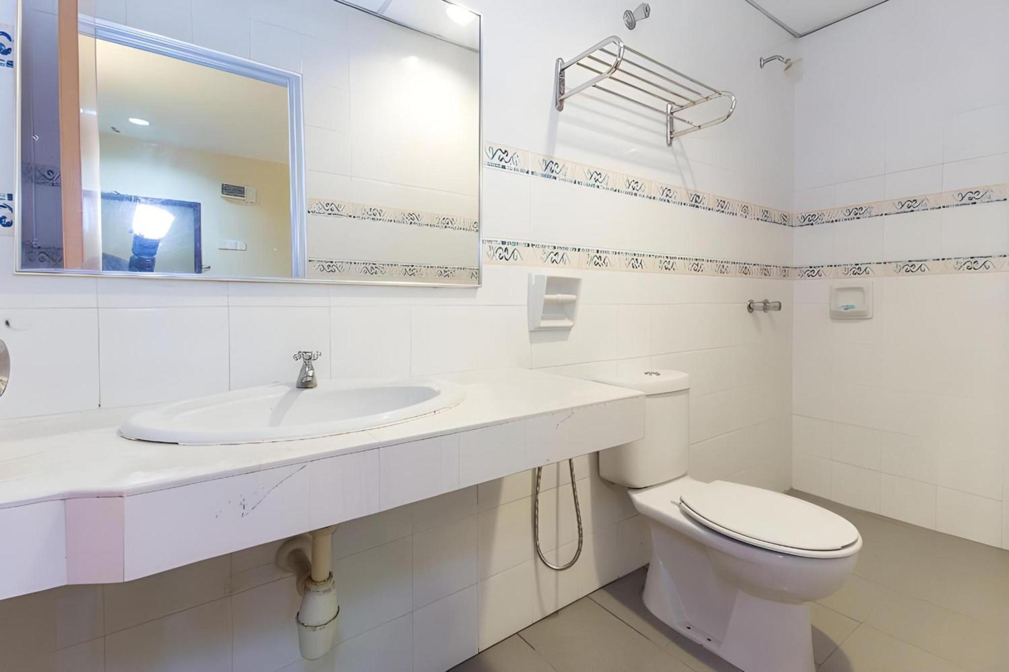 Super Oyo 447 Comfort Hotel Meru クラン エクステリア 写真