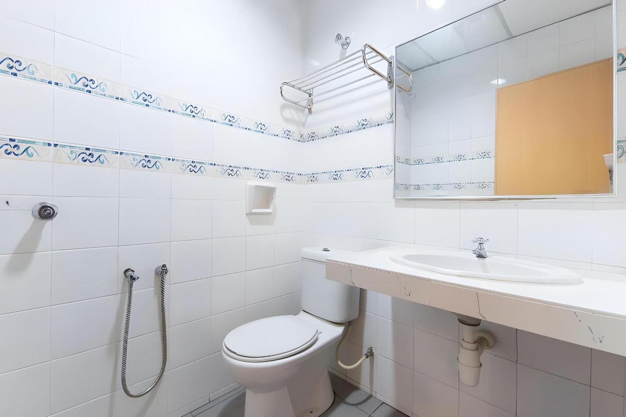 Super Oyo 447 Comfort Hotel Meru クラン エクステリア 写真
