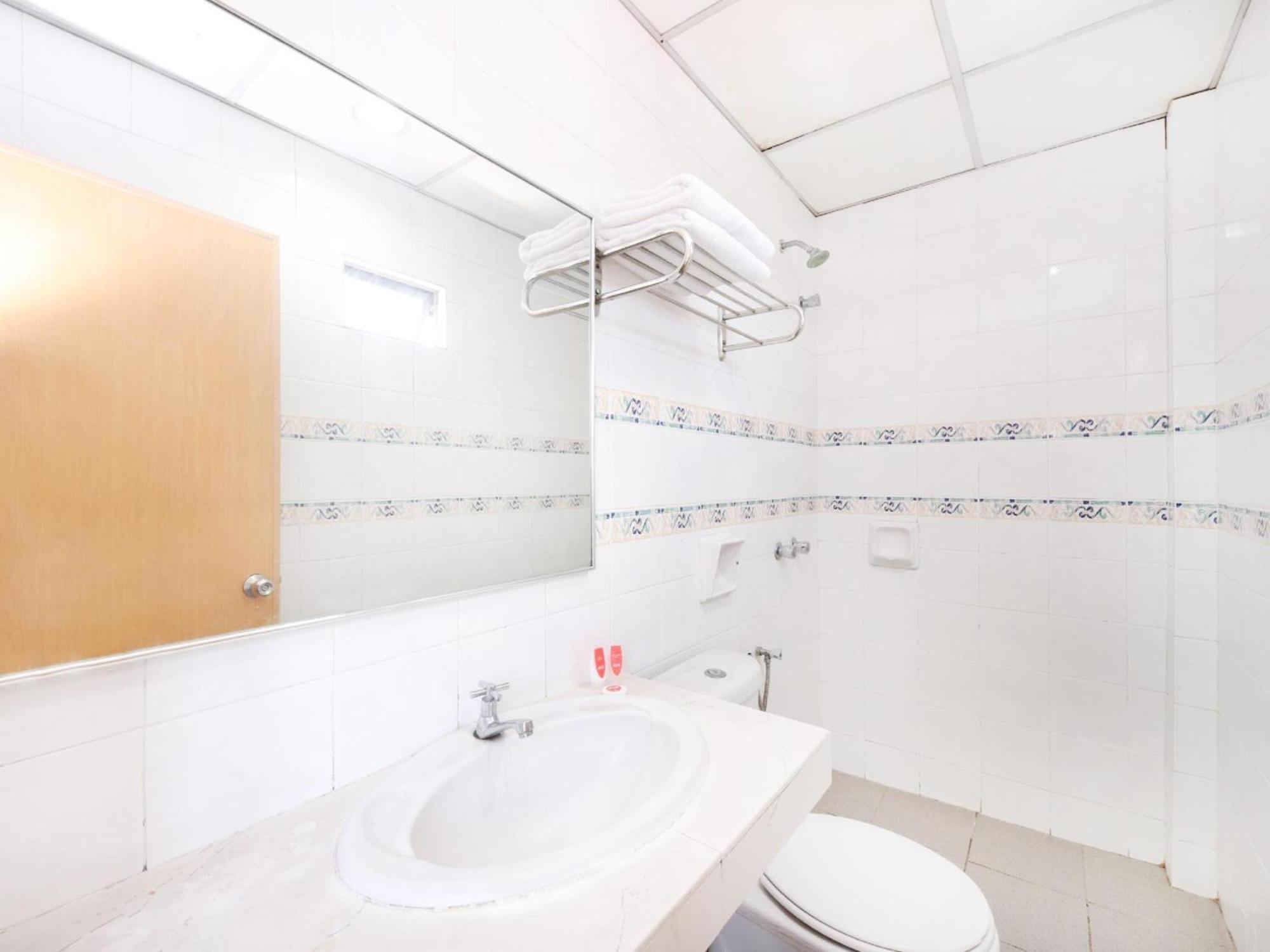Super Oyo 447 Comfort Hotel Meru クラン エクステリア 写真