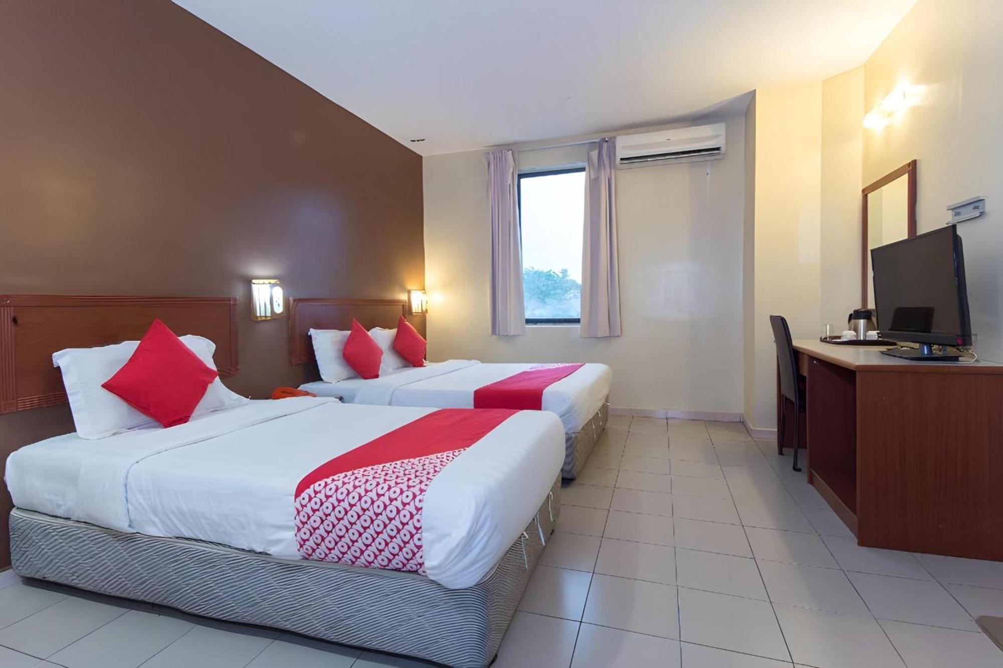 Super Oyo 447 Comfort Hotel Meru クラン エクステリア 写真