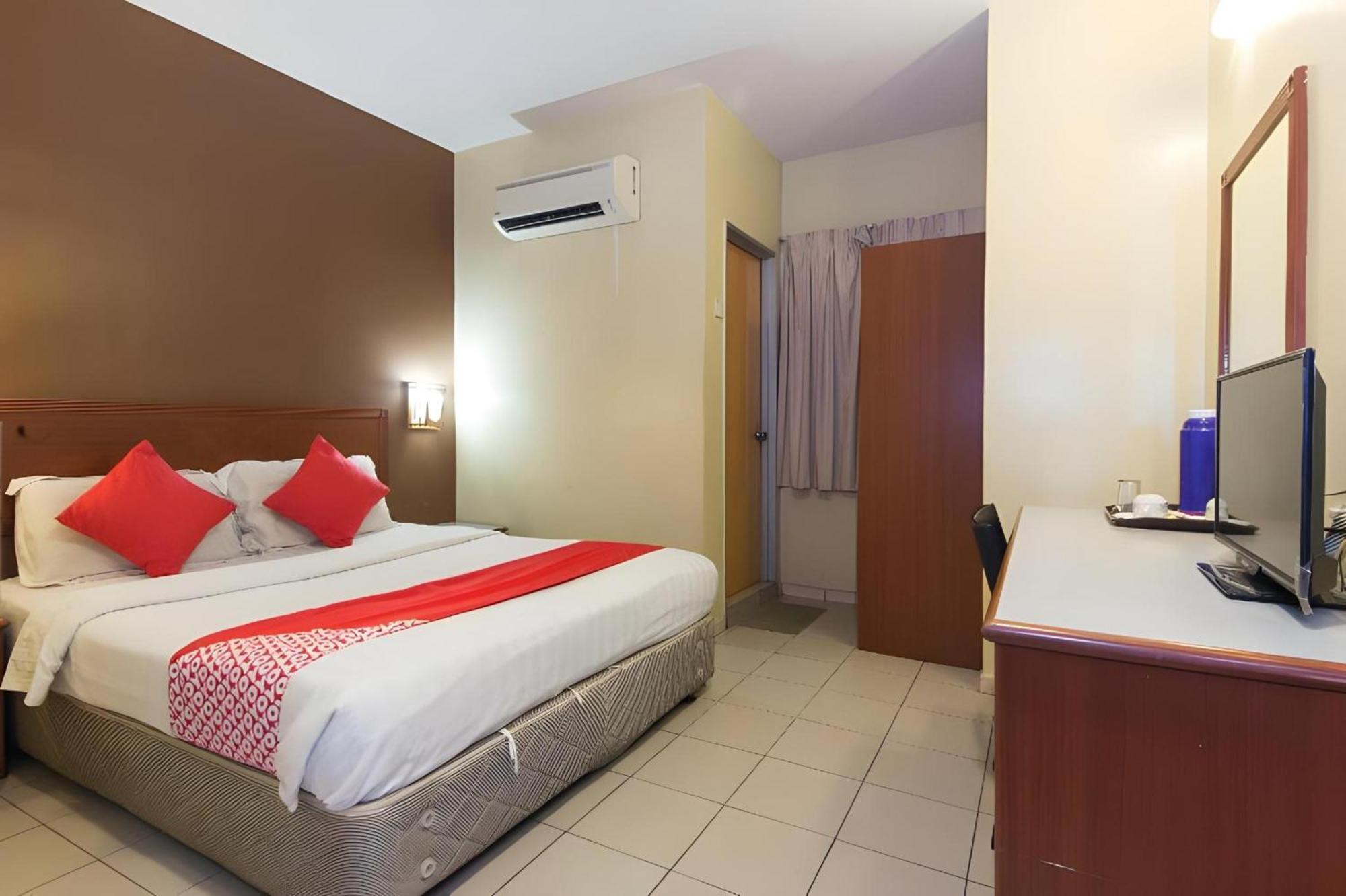 Super Oyo 447 Comfort Hotel Meru クラン エクステリア 写真
