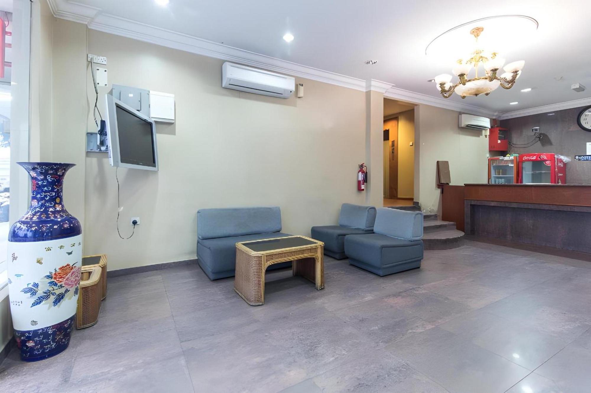 Super Oyo 447 Comfort Hotel Meru クラン エクステリア 写真