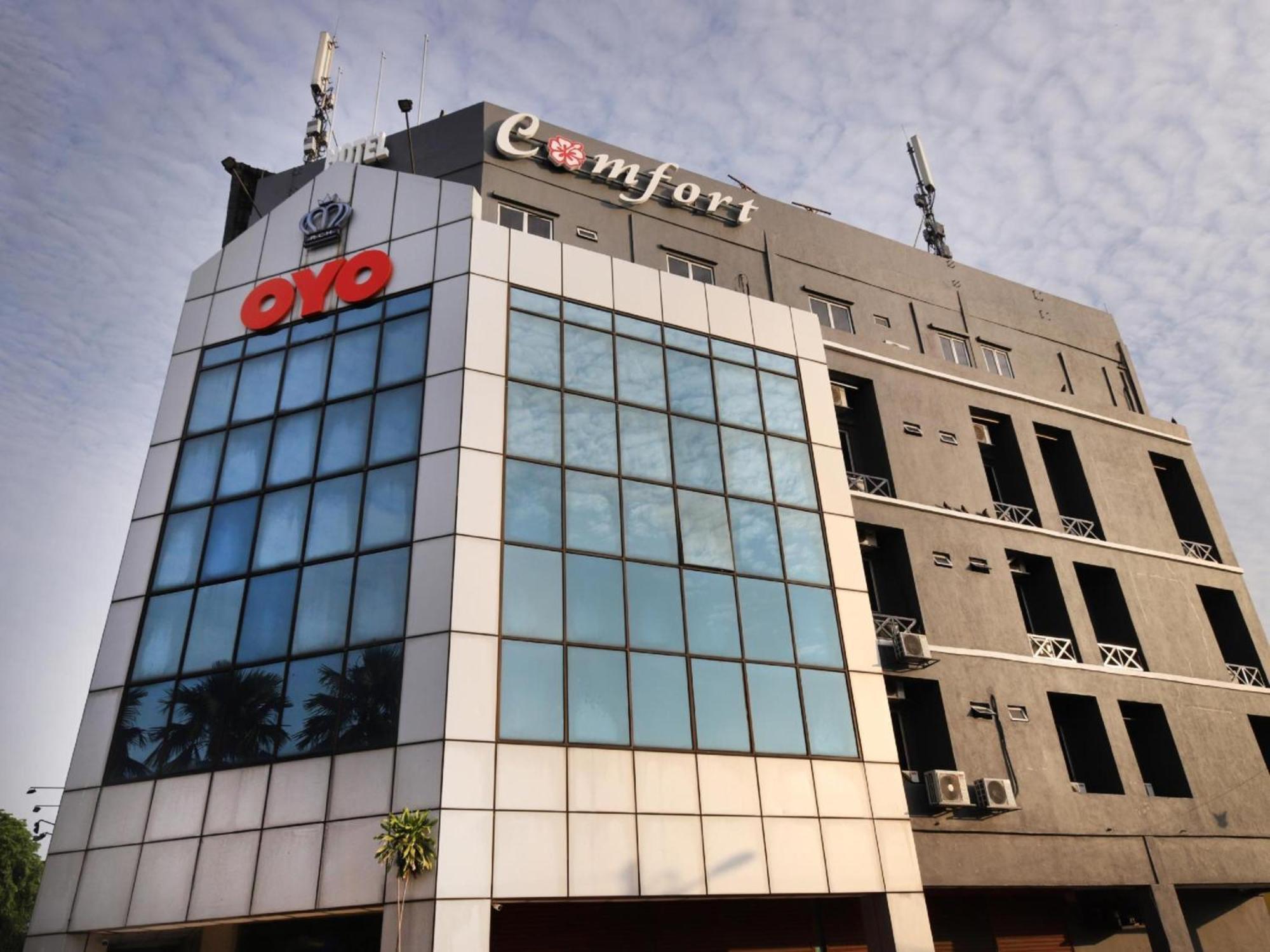 Super Oyo 447 Comfort Hotel Meru クラン エクステリア 写真